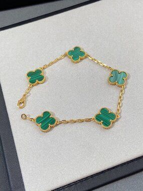 Authentic Van Cleef & Arpels VCA 18K Gold Malachite 5 Motif Vintage Alhambra Clo
